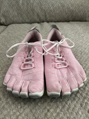 Peluva Women's Shoes Strand Barefoot Five Toe PFWW30101 Size 7 Pink